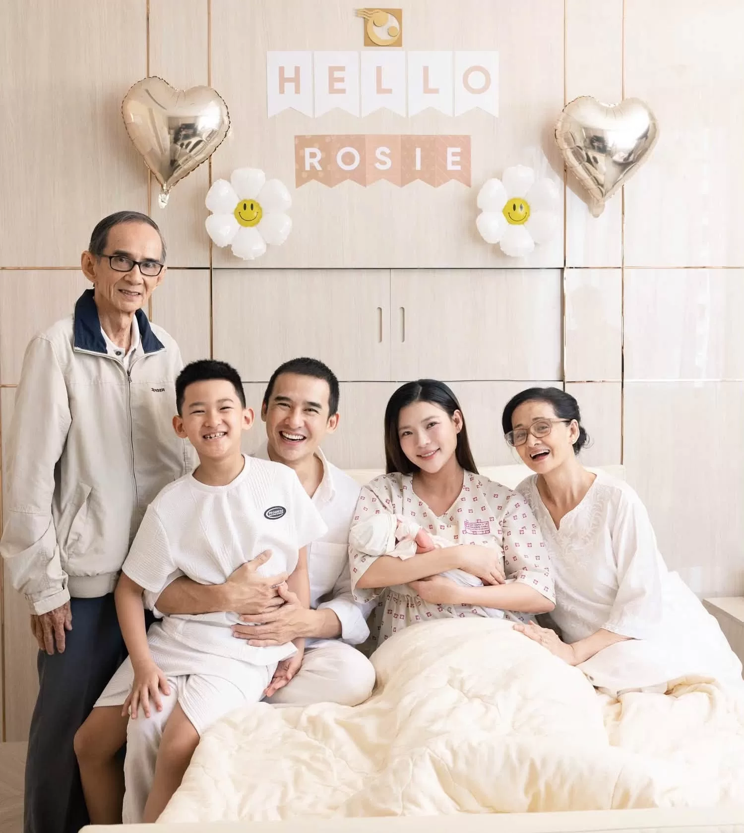 Chúc Mừng Gia Đình Lương Thế Thành - Thúy Diễm Chào Đón Bé Rosie