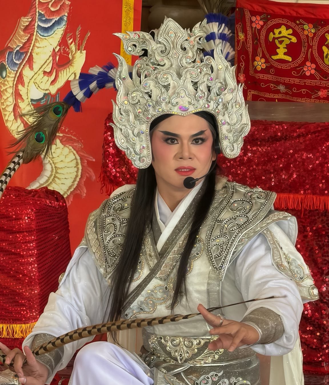 Nghệ Sĩ Trẻ Thanh Long: Bước Tiếp Để Giữ Hình Mình Giữa Thánh Đường - ảnh 10