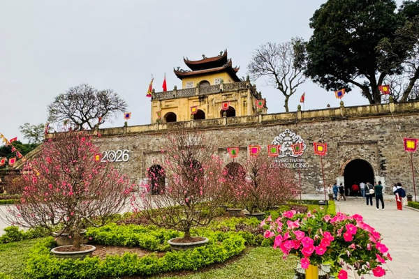 ĐƯỜNG HOA HÀ NỘI LẦN ĐẦU TIÊN