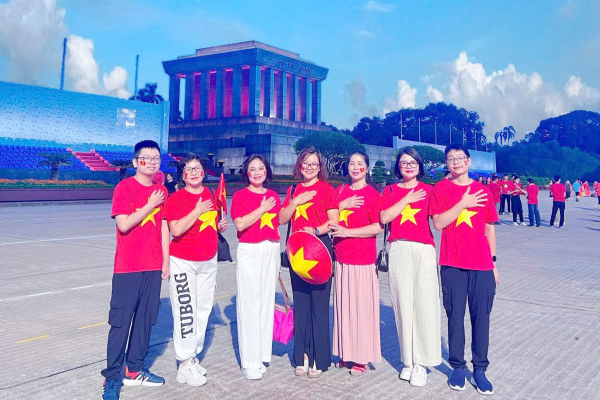 Cùng Việt Nam tiến bước....