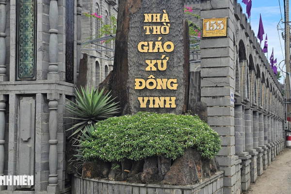 GIÁNG SINH LUNG LINH - KỲ 4: Nhà thờ giáo xứ Đông Vinh