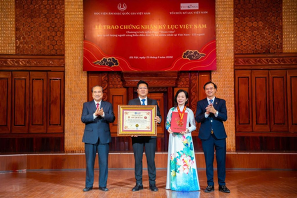 Kỷ lục Việt Nam - biểu diễn đàn tỳ bà đông nhất Việt Nam