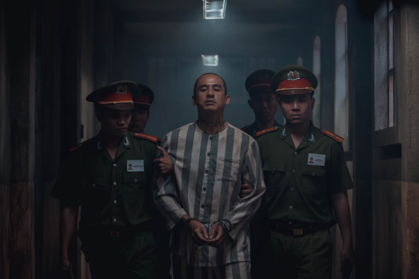 TRẠI GIAM HẠNH PHÚC