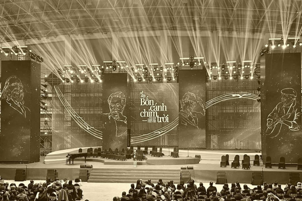 SHOW Về đây 04 cánh chim trời bị hoãn